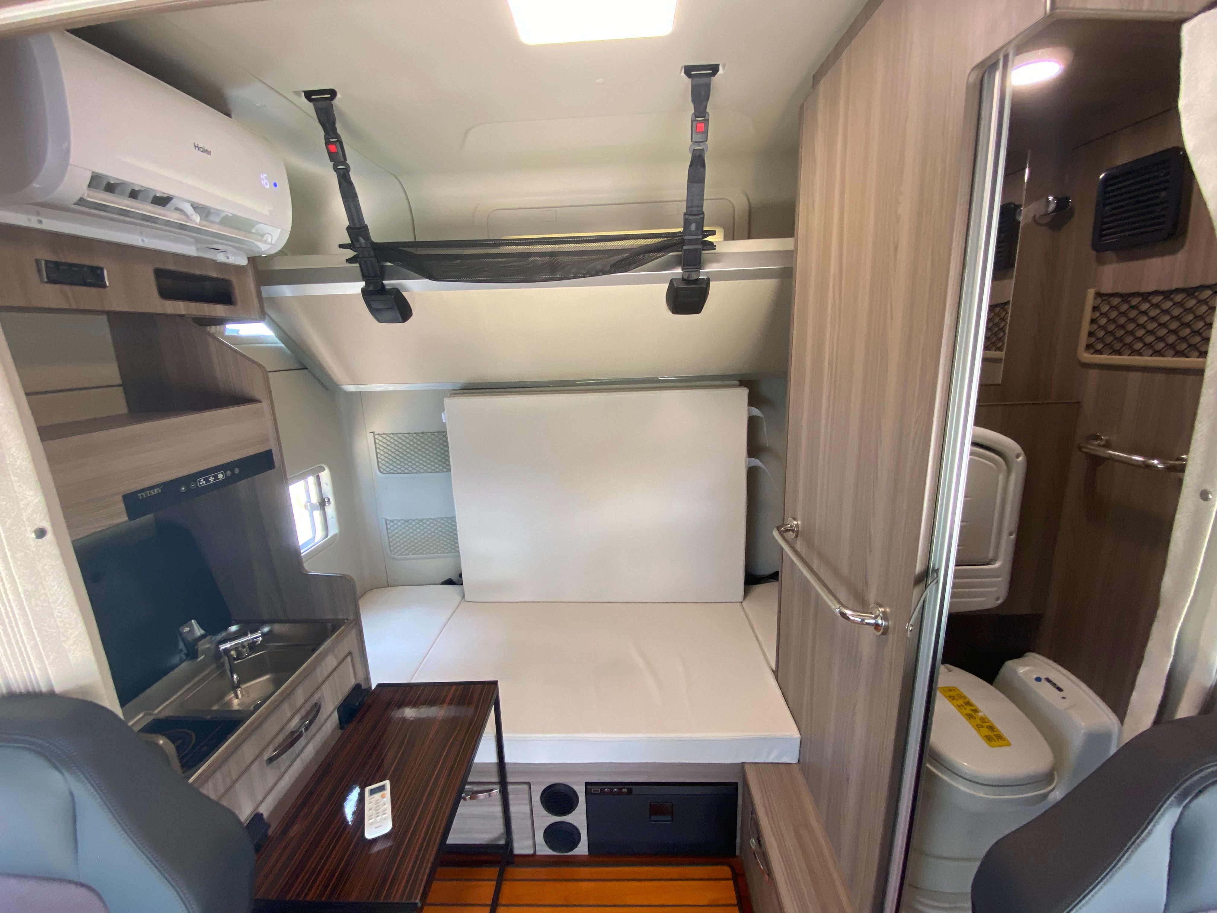 独立卫浴 小厨房 双人床 解放鹰途生活舱全都有