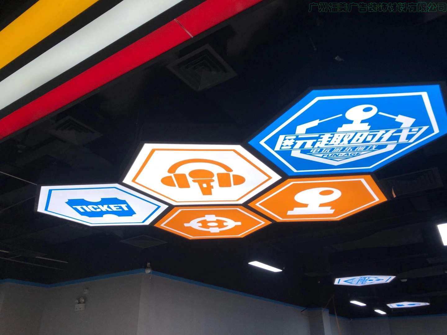 陕西门店异形卡布灯箱安装,店铺为什么都喜欢用led超薄灯箱