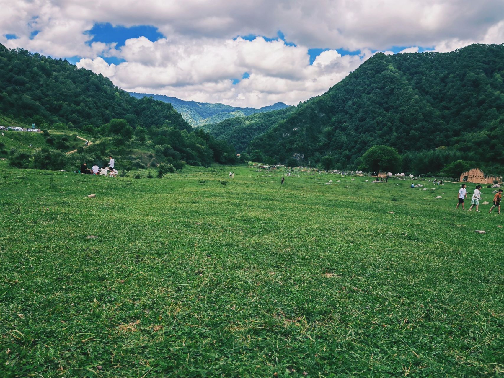 周末带宝宝去了留坝狮子沟牧场,不得不说这个地方拍照真的是绝绝子,有