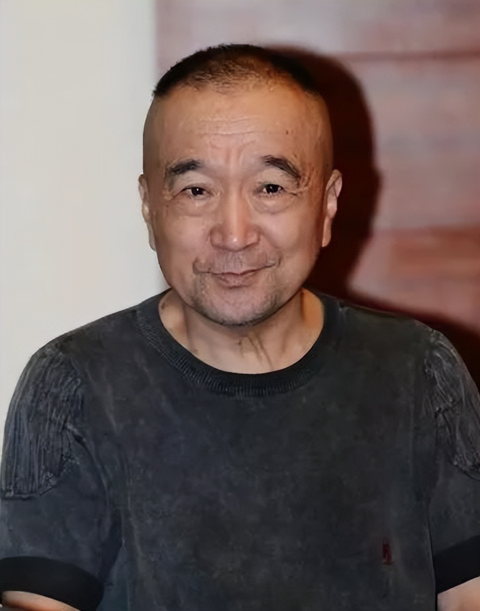 他从不拍广告,曾和张国立王刚是荧幕铁三角,却拒绝再与2人合作
