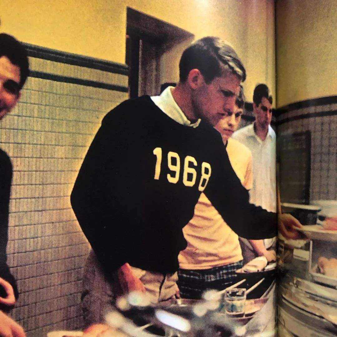 众人误以为日本时尚教父是山本耀司,却不知道真正的教父是他