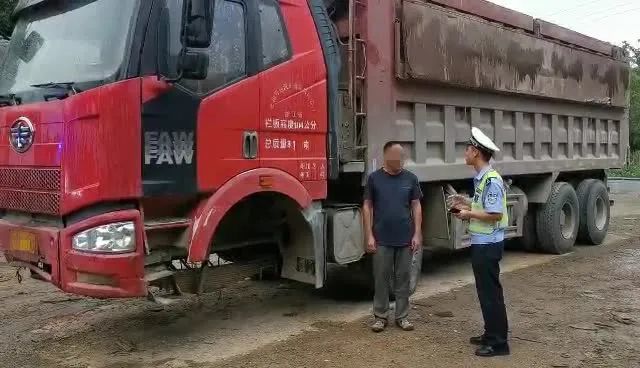 热点|浙江一大货车两个前车轮没了，竟还在狂奔！司机这句话更令人无语