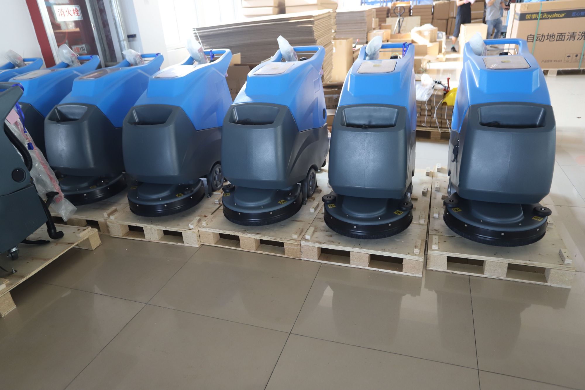 近年来,随着驾驶式地板清洗机的普遍应用,停车场仅次于商超,是使用