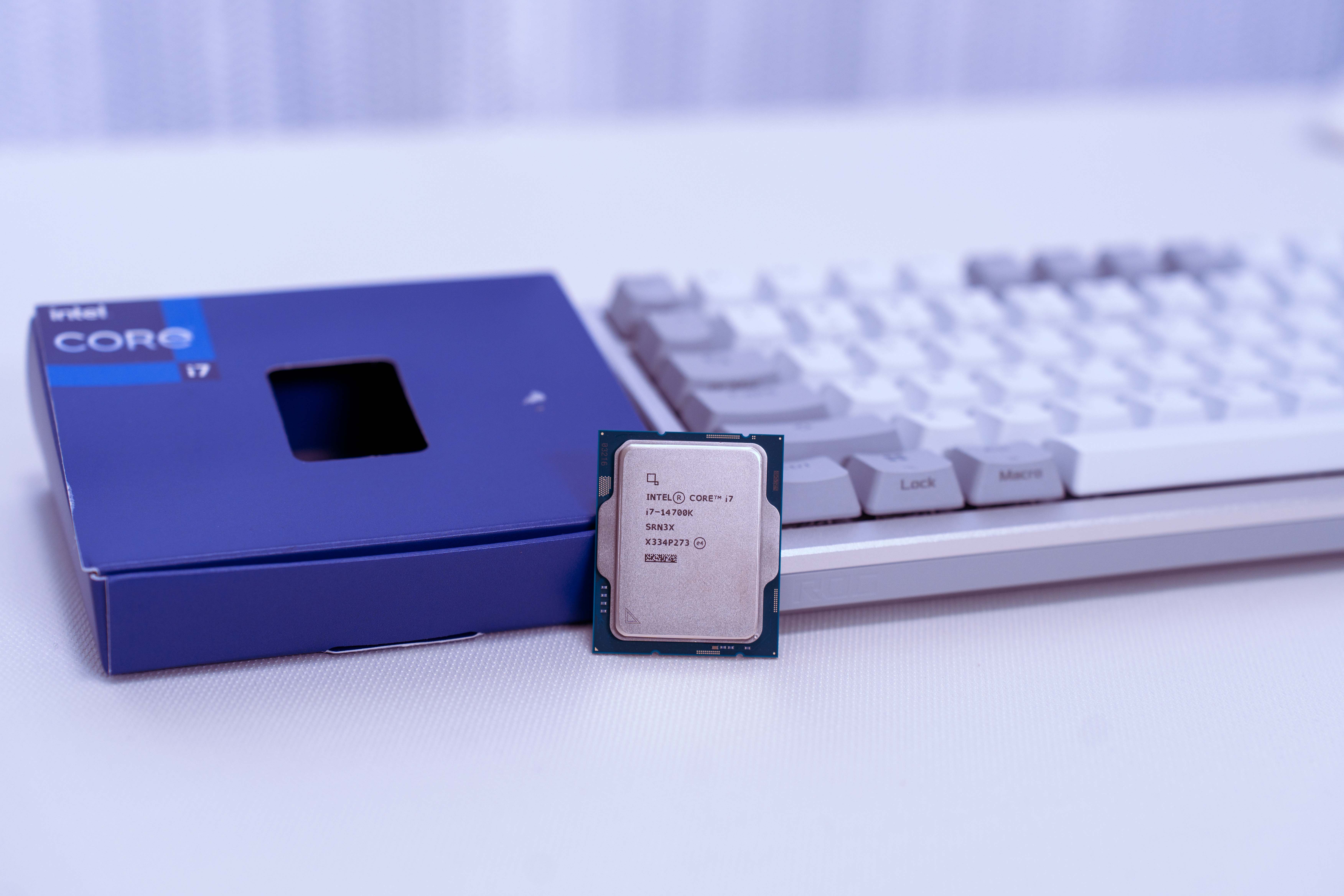 0 至高可达 20 通道,支持 jedec 规范的ddr5 6400内存,33m