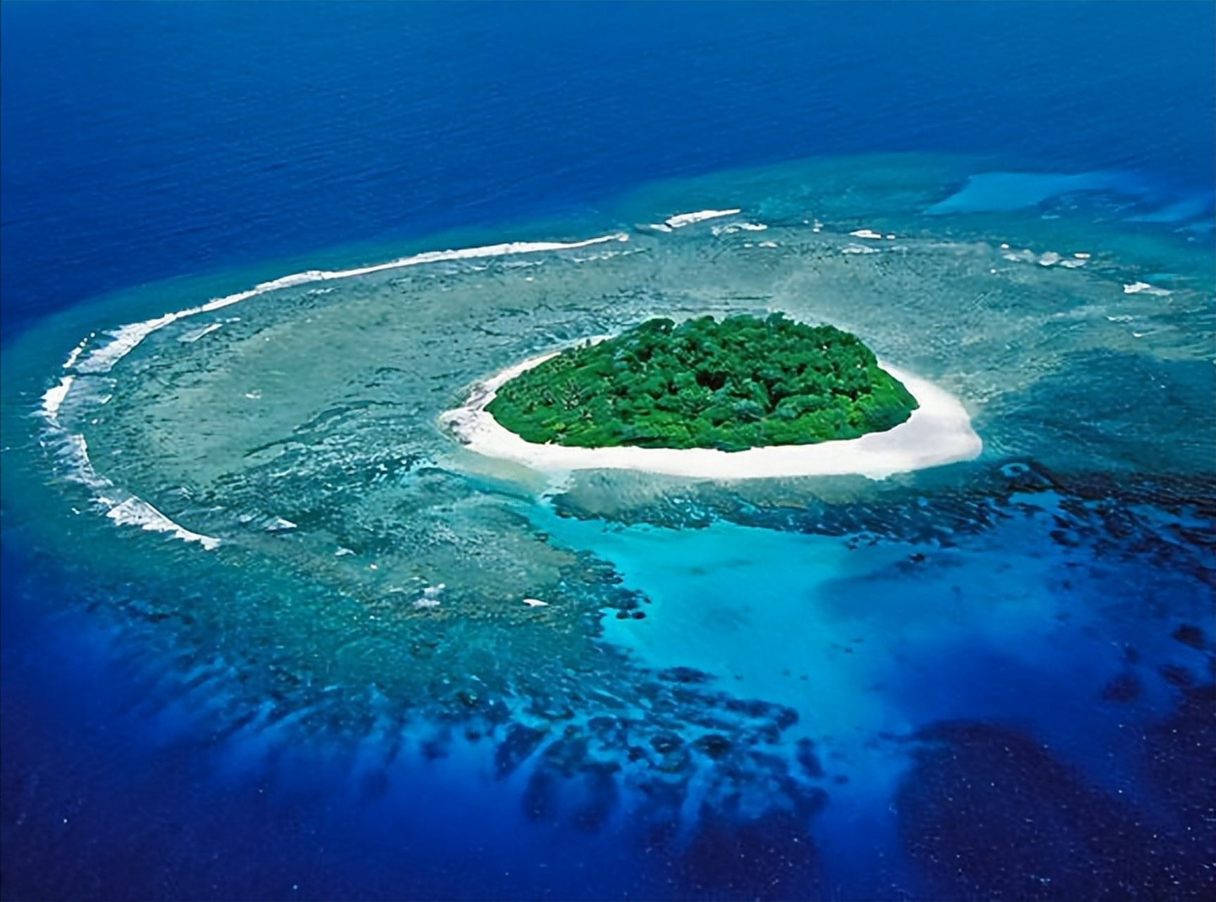 就在一天前,越南海军派出三只舰艇前往南沙群岛,想要