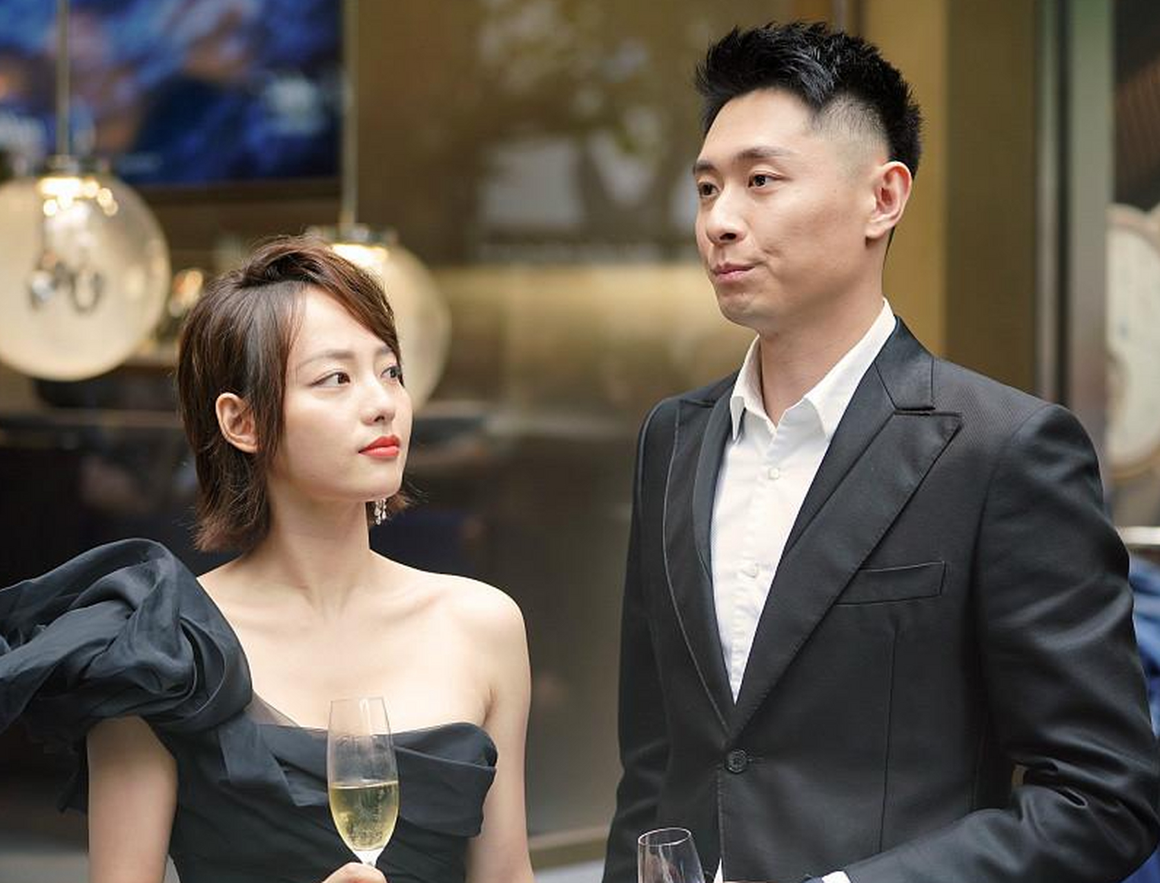 买超更改个人资料,直戳人心,是炒作品牌,还是打算重回娱乐圈?