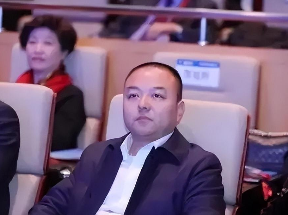 回顾传销头目圈22万人住豪宅开豪车被抓后会员仍对他深信不疑