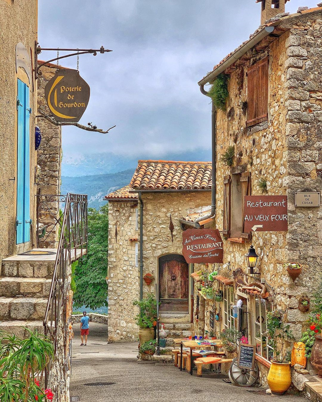 法国最美小镇gourdon,探索悲惨世界取景地