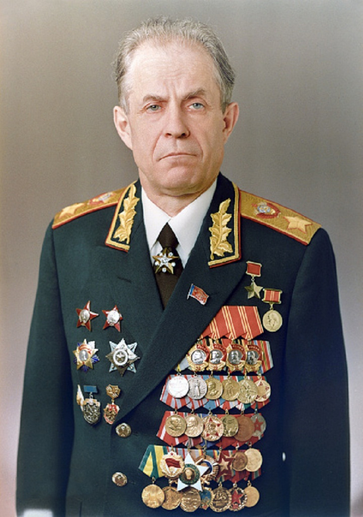 1991年苏联解体前夕,苏军元帅自杀殉国,6页遗书道尽多年苦楚