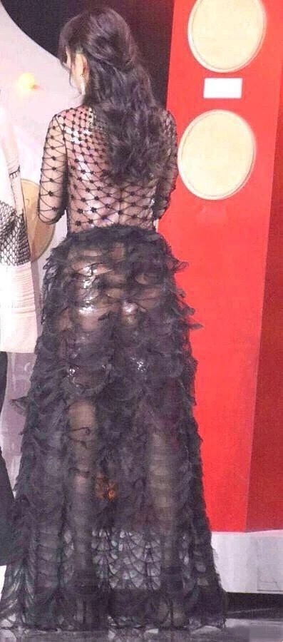 时尚的完成度靠脸?这些土味衣服,挡不住女明星的美貌