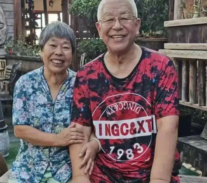老戏骨张洪杰:照顾瘫痪妻子30年,三个子女都啃老,77岁不敢休息