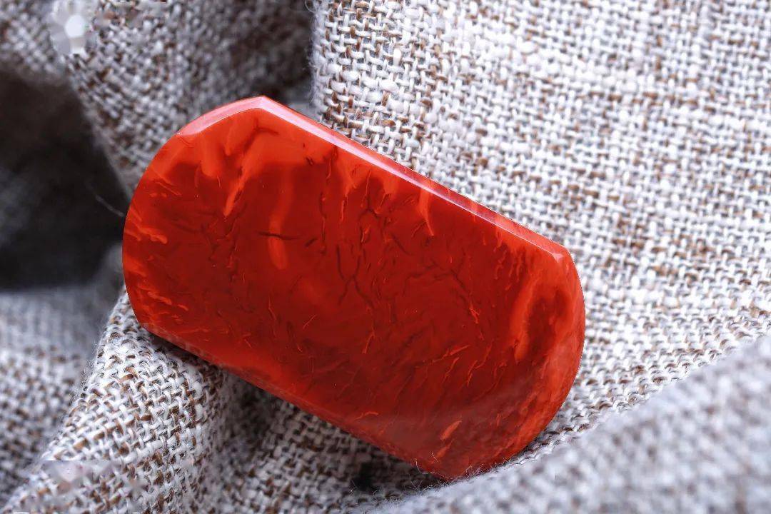 南红的火焰纹怎么选,怎么判断火焰纹好坏