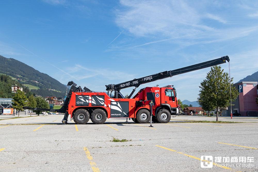 今天带你看个狠角色,国内见不到,阿斯特拉8x8重型清障车实拍