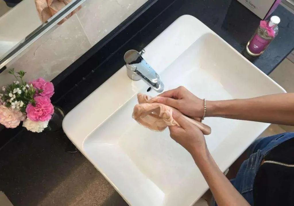 婆婆给儿媳妇洗内衣