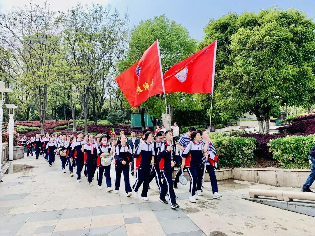 岳阳市弘毅新华中学开展春季远足活动
