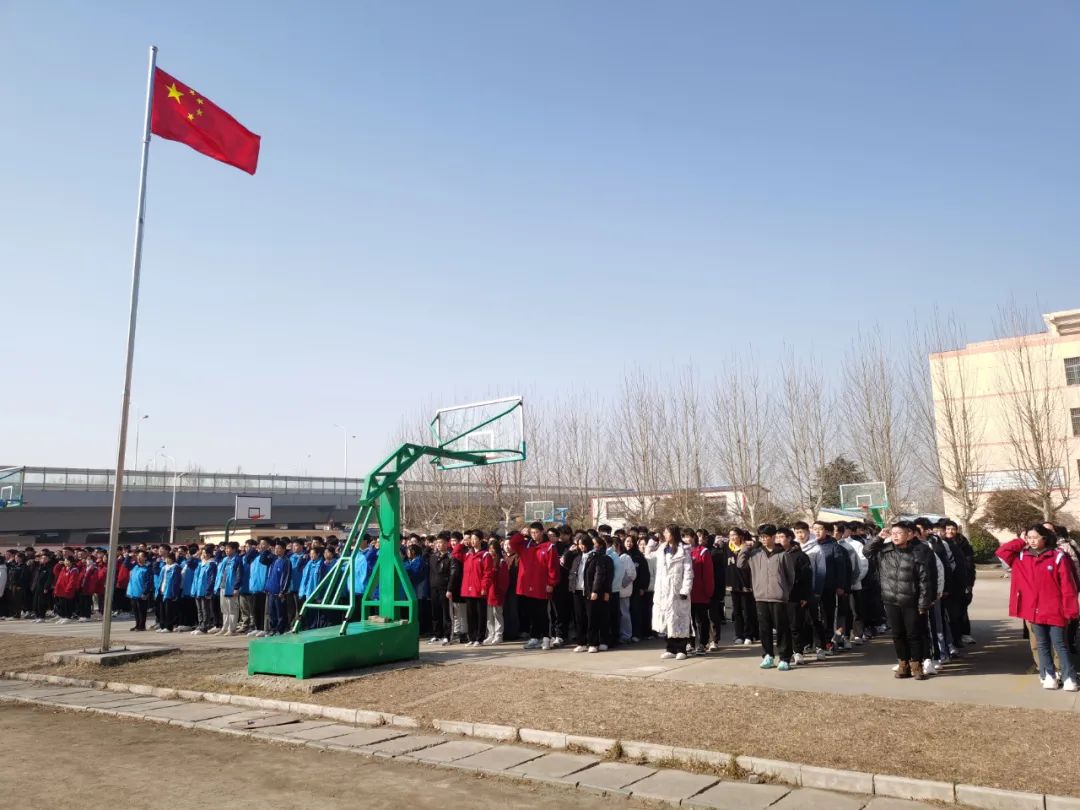 泰安三中北校区2 月 20日月主题升旗仪式