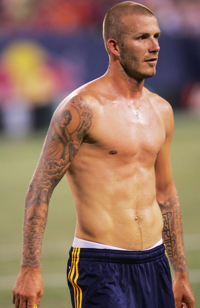 贝克汉姆经典平头被儿子复刻,帅气度没逊色爸爸,连足球天分都遗传