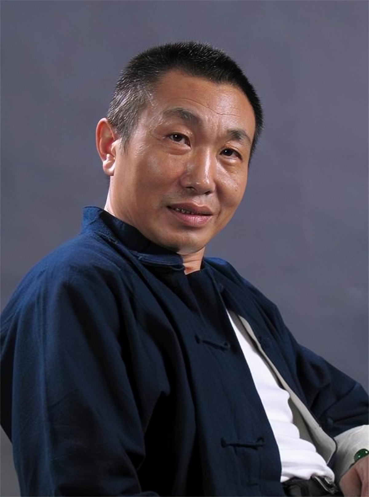 演员杜源:与妻子青梅竹马,结婚41年零绯闻,女儿让他骄傲