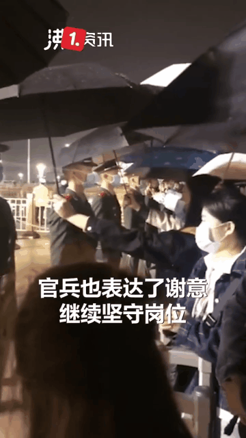 |北京天安门哨兵罕见后退，原因令人动容