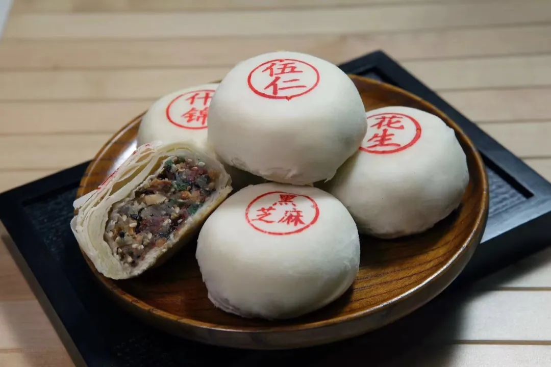 匠心百年,酥皮飘香!非遗项目"不爆花白酥皮月饼",尝尝?
