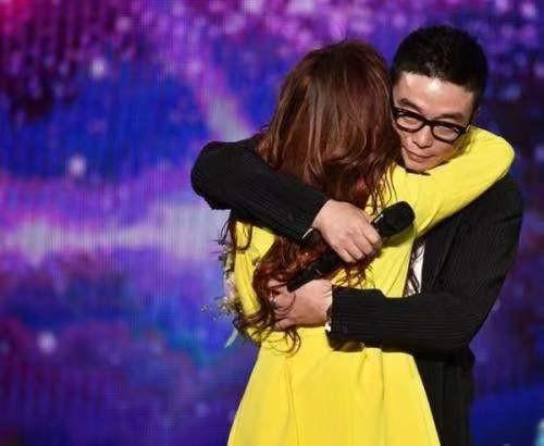 回顾张靓颖当年我被前夫骗走六个亿离开他后我发现生活变了个样