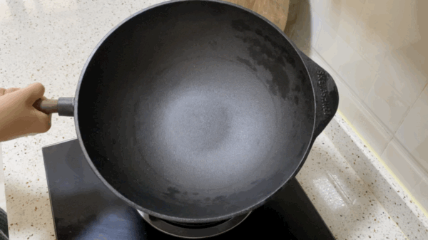 铁锅开锅是科学还是玄学?如果确有必要,为什么厂家不帮忙开好?