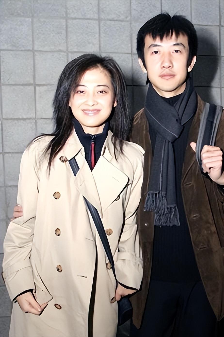 卑微6年豪掷400万最后发现养了个白眼狼梅婷的爱情值得深思