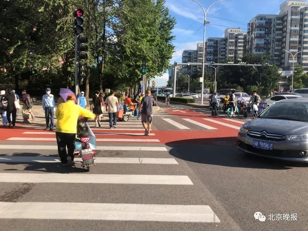 ​科目三考试将强化礼让斑马线！北京司机让行挺局气，电动车、非机动车呢?