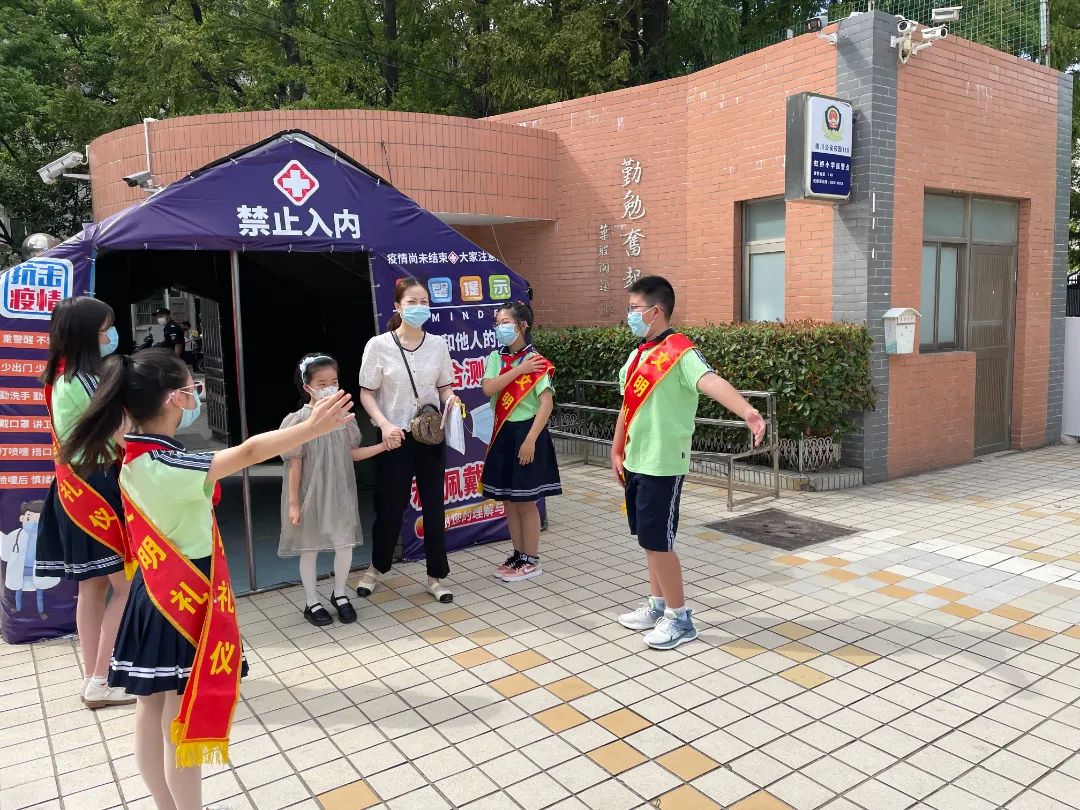 江苏省南通市虹桥小学一年级新生入学记