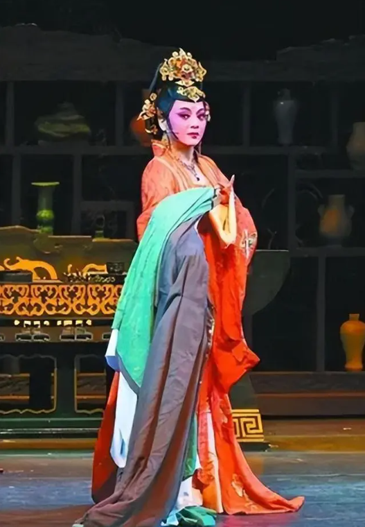 越剧名家陈颖:嫁给大24岁的刘觉,至今没有子嗣,59岁还在演越剧