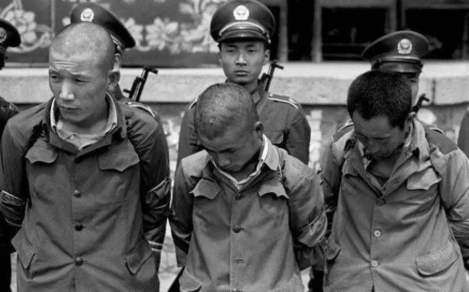 86年严打,军警全力追捕的东北"三张兄弟",是何身份,犯了啥罪