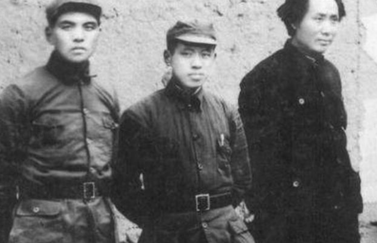 陈伯均枪杀上级,部队要他偿命,主席力排众议救他,后成开国上将