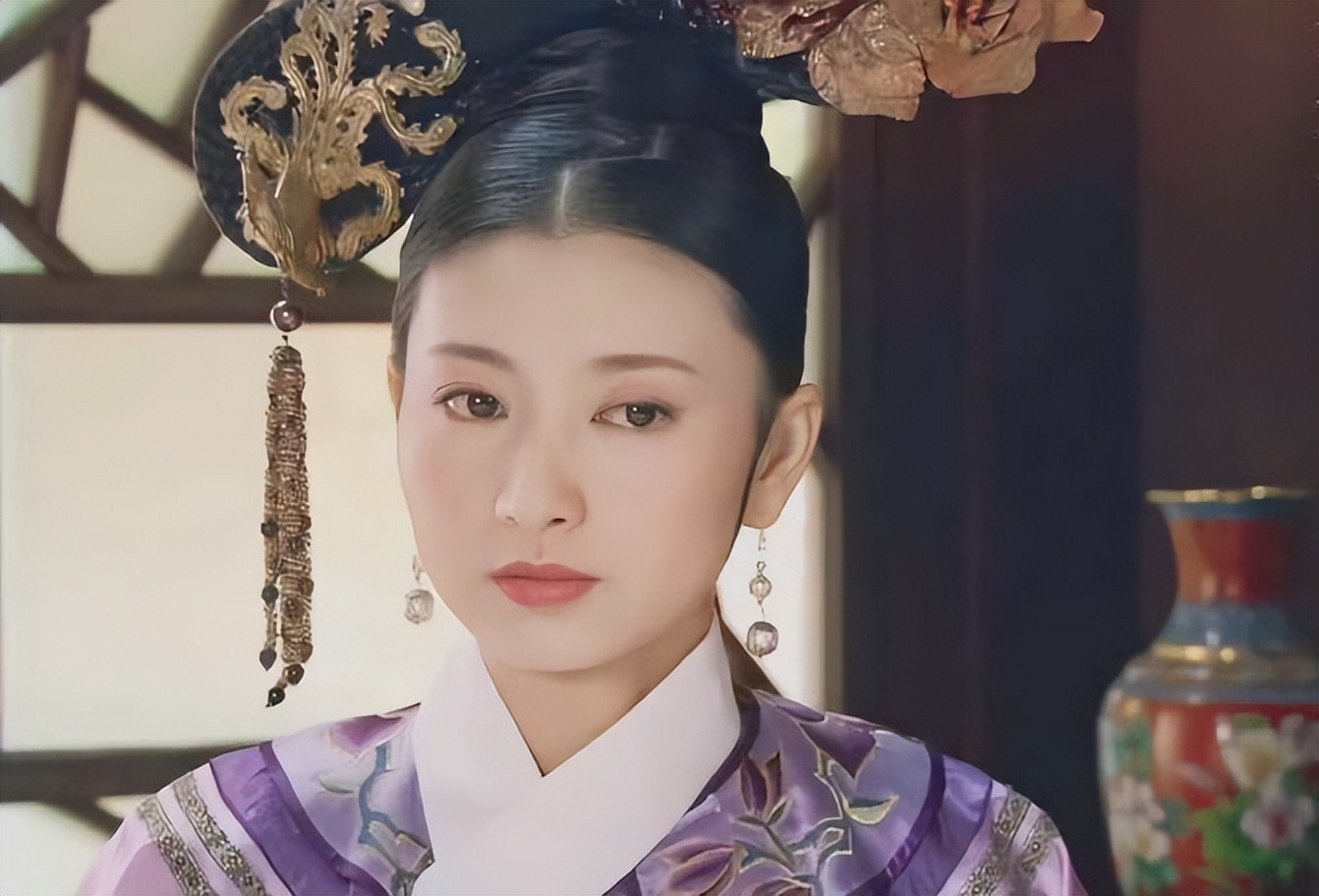 "沈眉庄"斓曦:28岁爆红,30岁结婚,不温不火也幸福