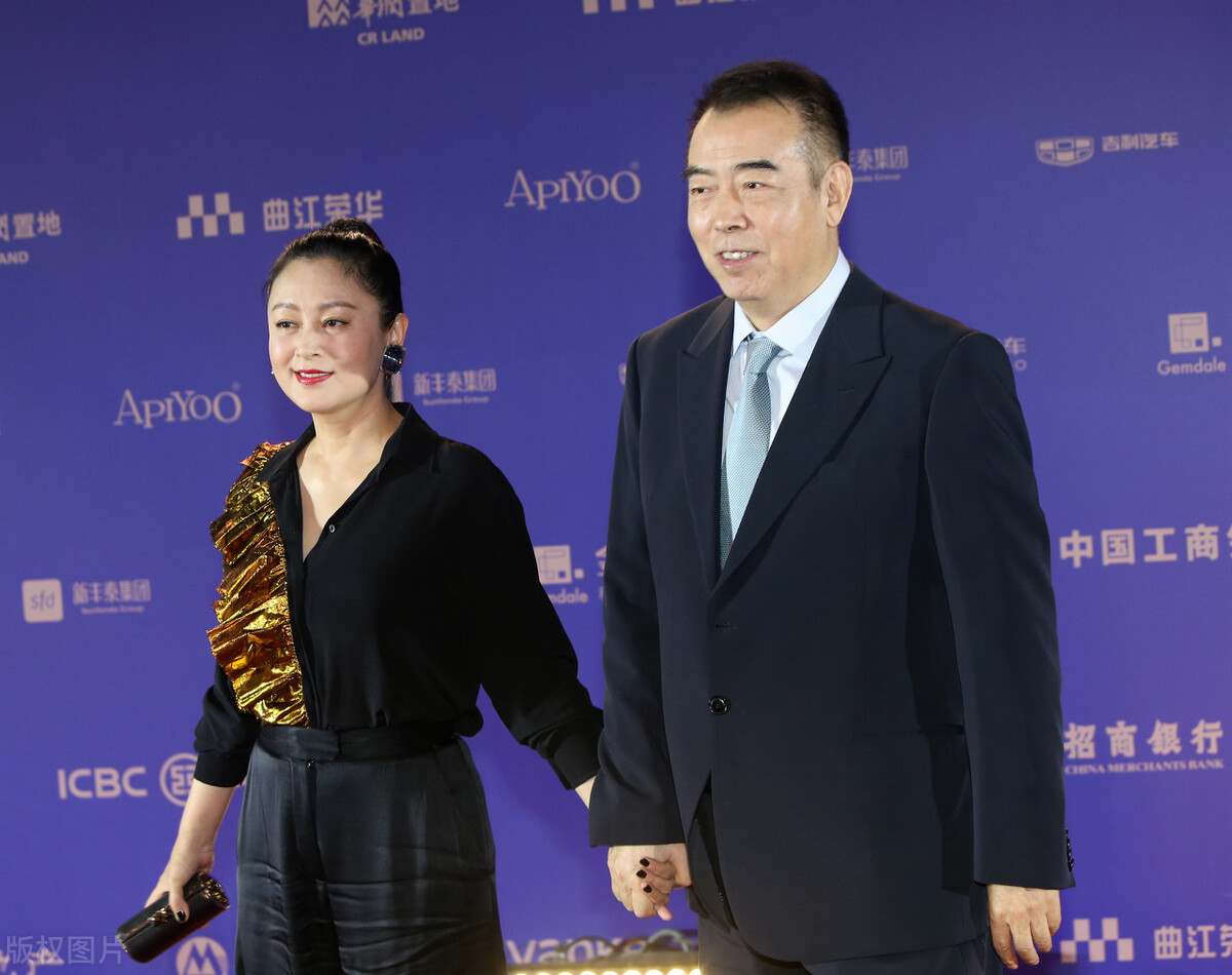 "京圈大导演"陈凯歌为何和"名门痞女"洪晃离婚,转身娶陈红?