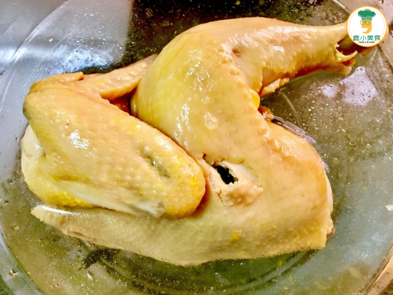 年夜饭,广东家宴必备的鸡肉菜,皮脆肉鲜滑,寓意"吉庆有余"