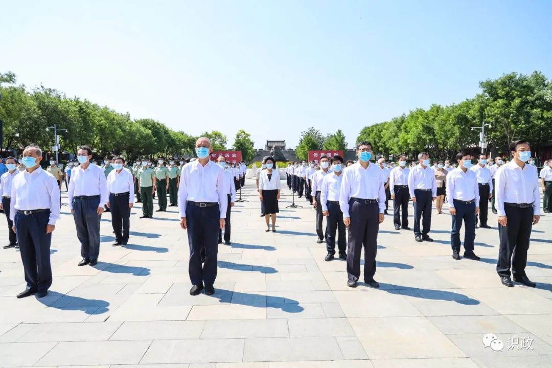 蔡奇在卢沟桥畔主持纪念全民族抗战爆发83周年仪式，各界代表为抗战英烈敬献鲜花，深切缅怀！