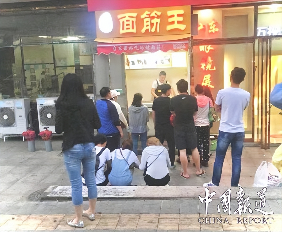 细节加创新换来口碑 "面筋王"崔久峰与青岛台东步行街的青春十年