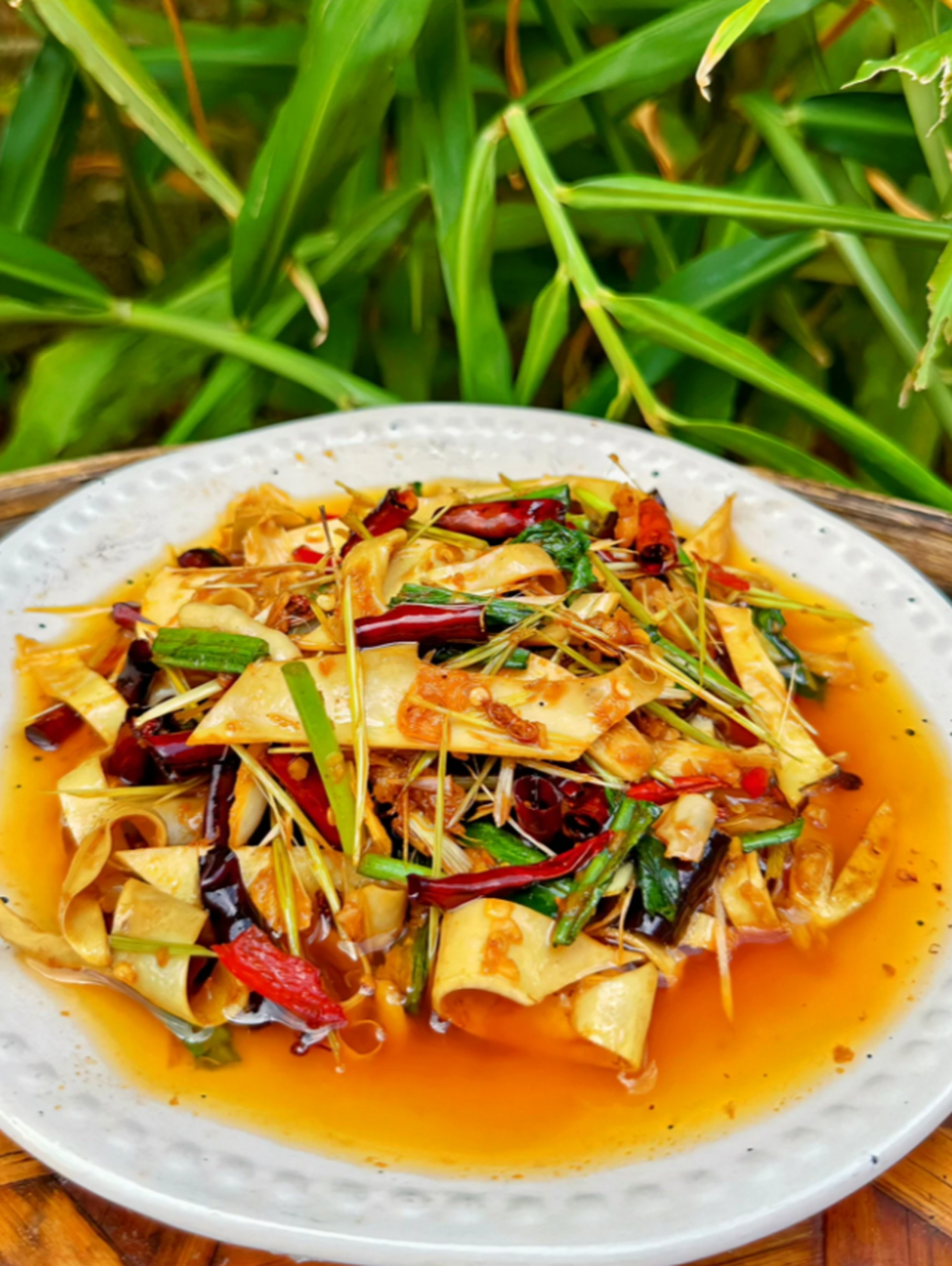 西双版纳美食探索:版纳油呛黄喉  作为一位吃货,我必须要向大家推荐一