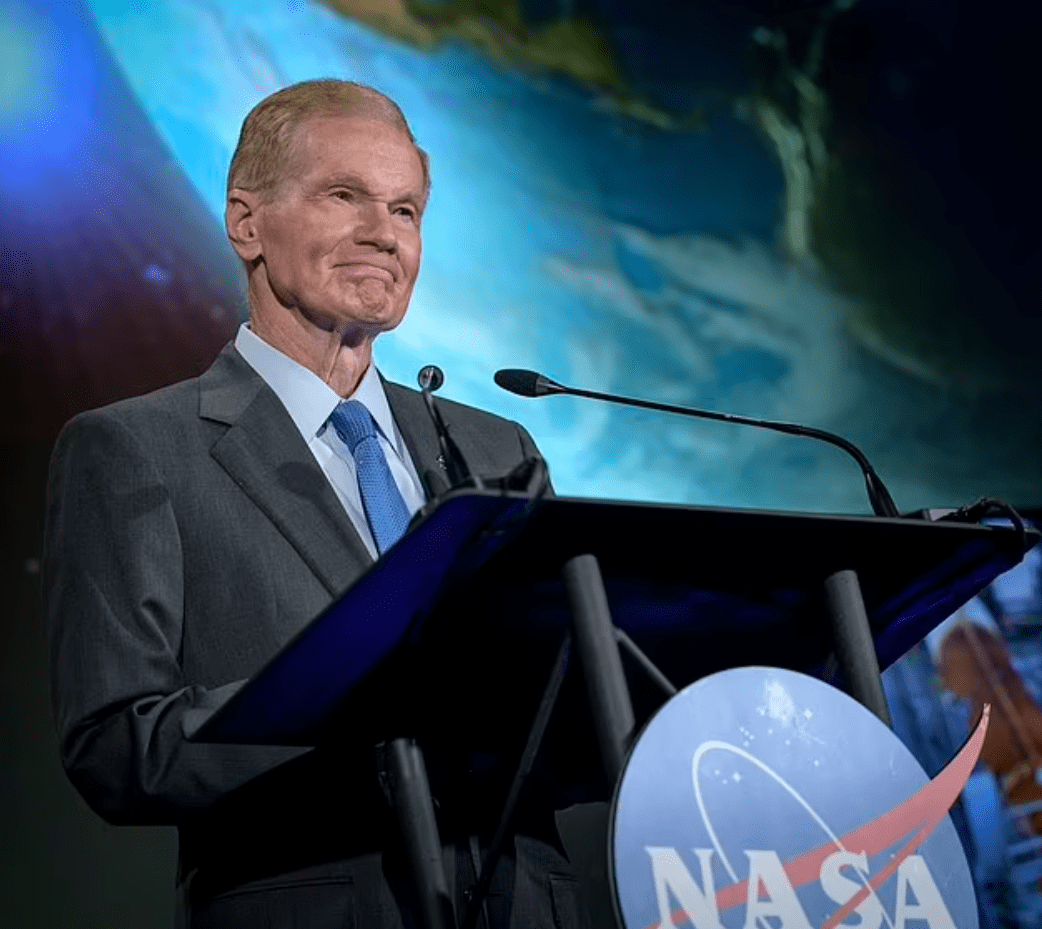 美国人还是没拿到!国家航天局:中国向俄罗斯,法国赠送月球样品