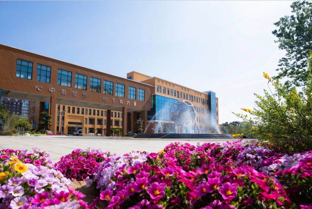 阳光校园 | 城阳区第二实验中学:以爱浸润花蕾 共沐和乐阳光