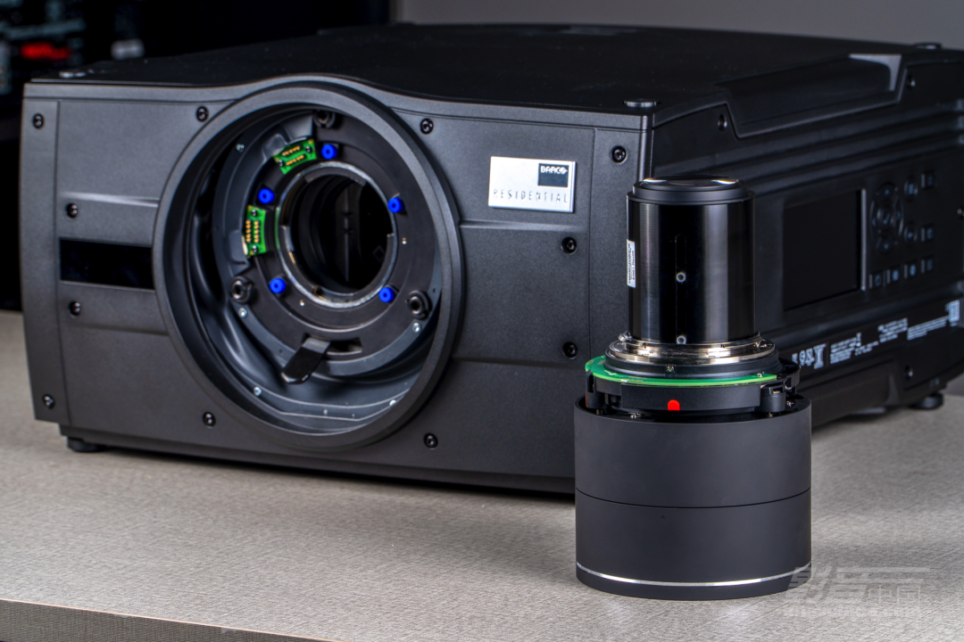 「鉴赏」5k宽银幕rgb led家用投影机王,barco(巴可) bragi cs