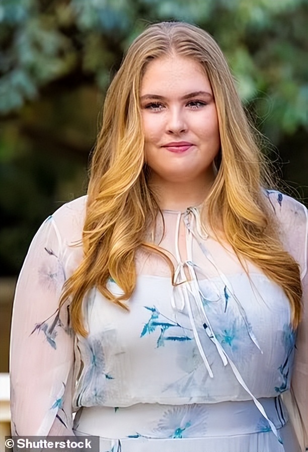 荷兰19岁未来女王出访!体重超过150斤太胖遭吐槽,莱昂诺尔完胜