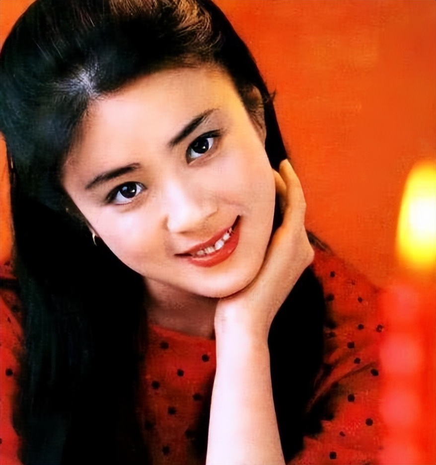 有种"厌世眼"叫三白眼,这两位女明星的三白眼有着别样的风情