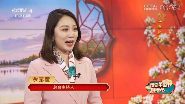 余露莹:下班去公园赏花,人比花还娇美,不愧是央视的"第一美"