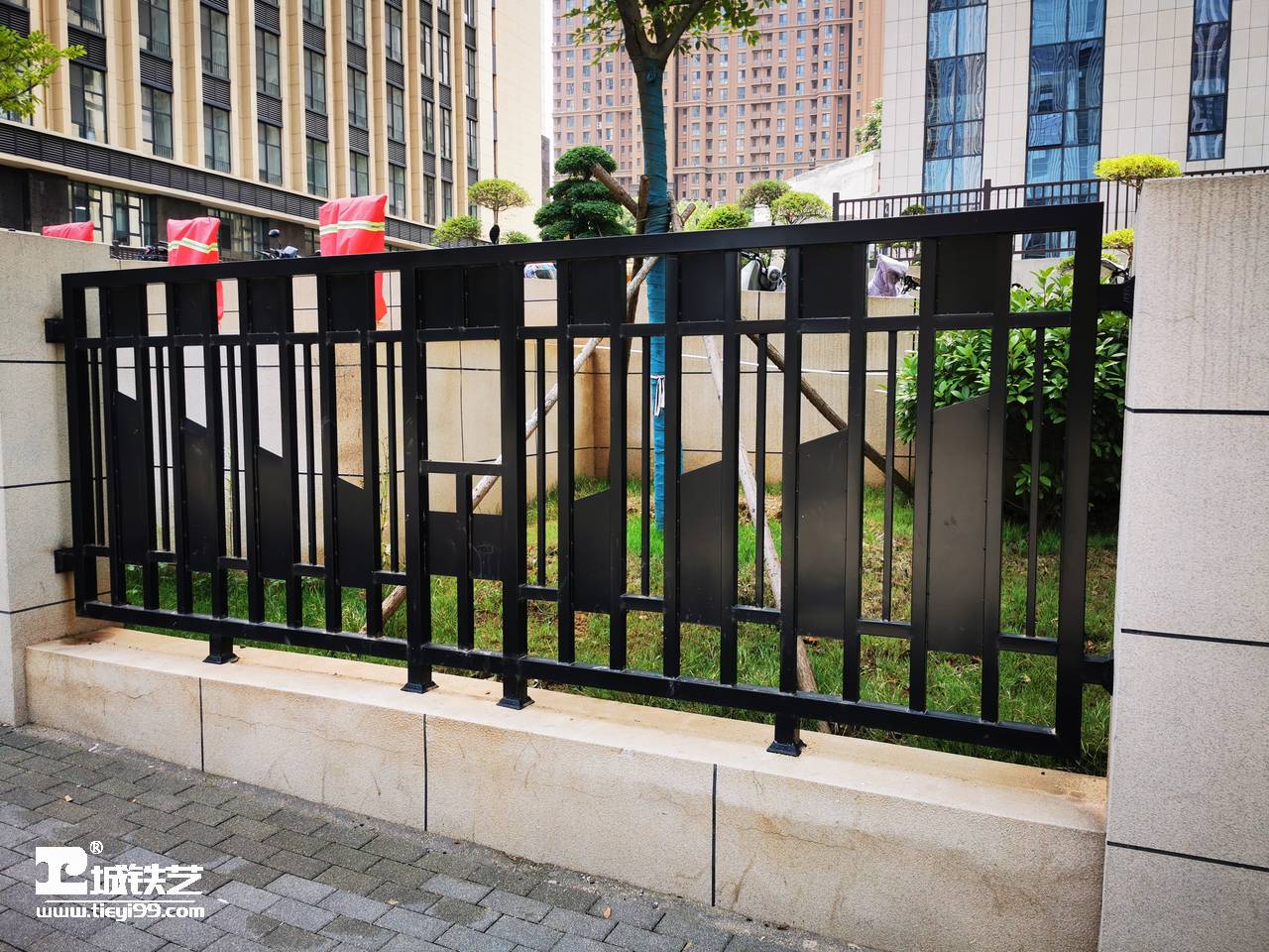 铁艺围墙护栏渐变钢板造型办公场所外围适用tw2271实景拍摄