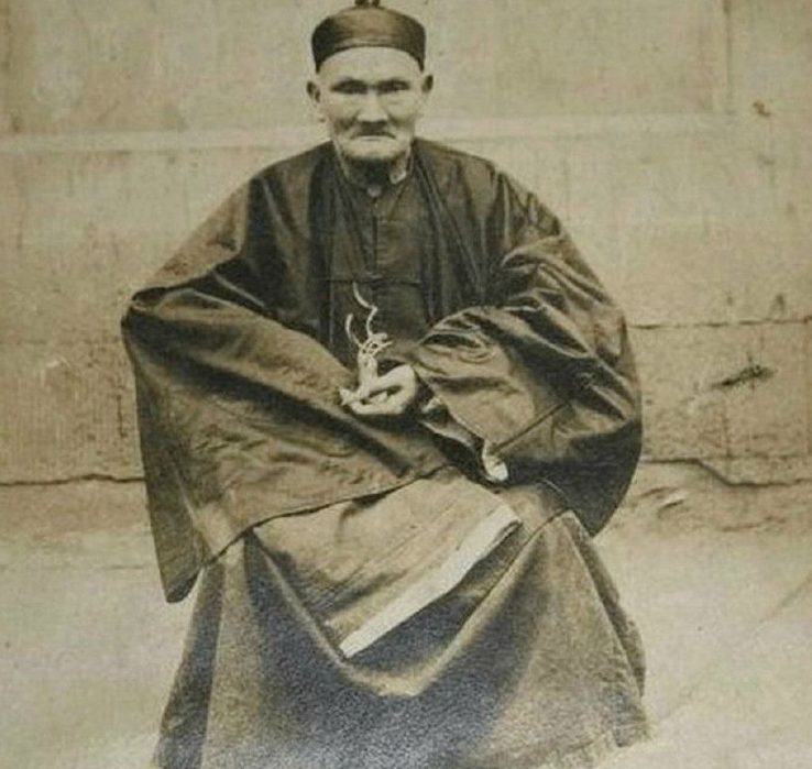 李庆远:活到256岁娶24位妻子,生育子女上百人,他是如何做到的