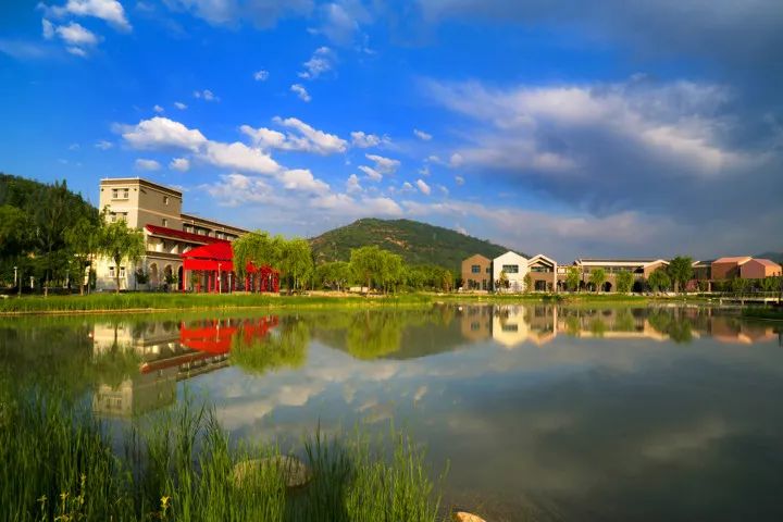 枣园公园位于中国延安干部学院东侧,是"黄土风情体验集聚地,延安人的