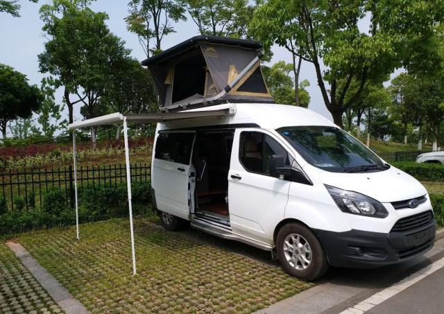 中青年玩露营车吧!这辆新全顺,水电床卧厨卫全具备,适合上班族