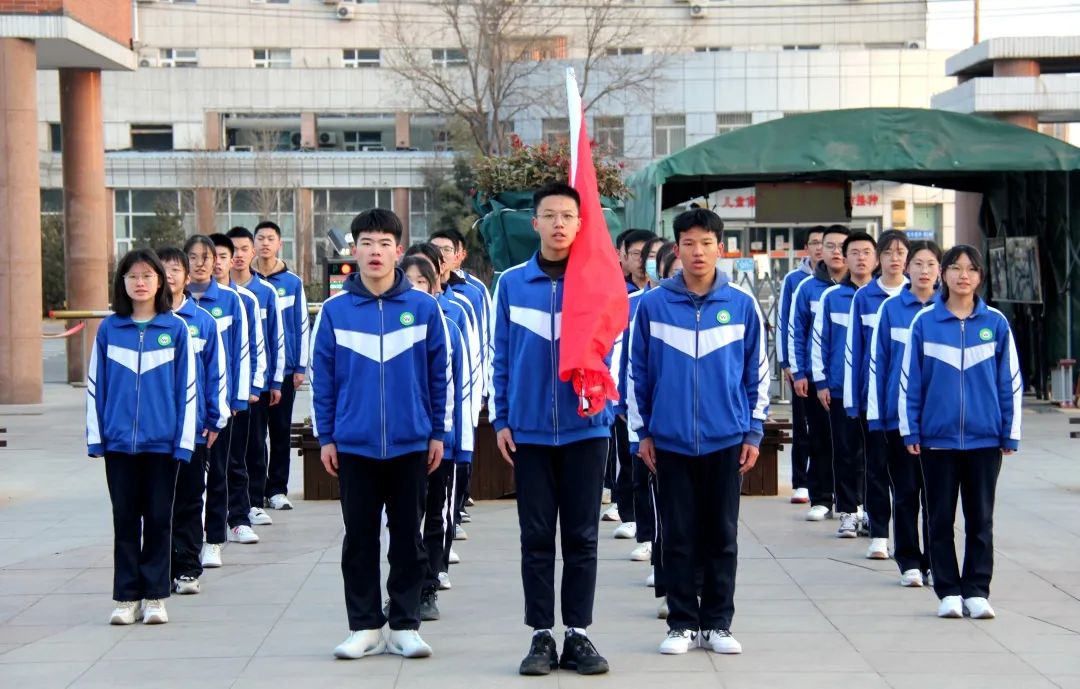 济南市章丘五中举行春季开学升旗仪式