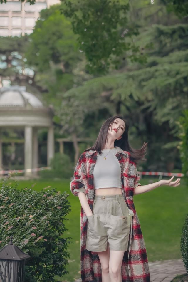 行走的气质女神,跟着倪妮学穿搭,轻松美过一个秋天
